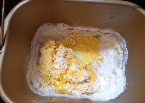 6两面粉,4个鸡蛋,不加一滴水,喜庆小饼这样做,比蛋糕还要香