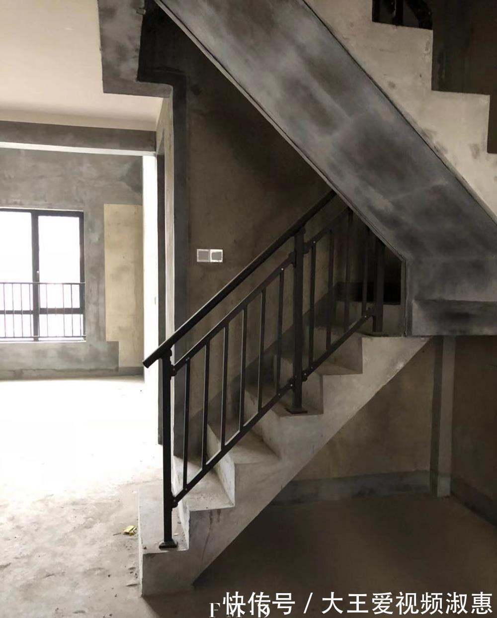 方案|水泥楼梯嫌土也不要敲,不吝啬给出4套装修方案,有品位有颜值