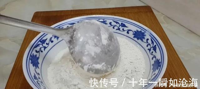 创意|1斤红豆,3勺面粉,擀一擀烙一烙,做出创意烧饼,比面包香甜好吃!