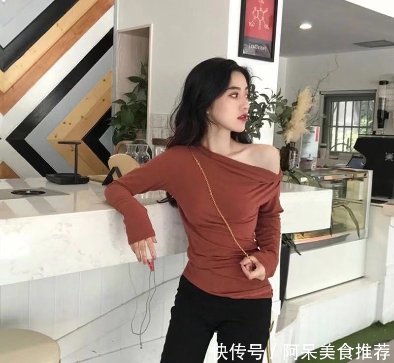 小姐姐|街拍:甜美可爱风的小姐姐,搭配长心,穿出不一样的潮流!