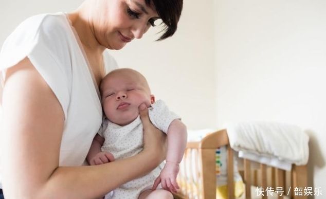 新手妈妈|宝宝沾床醒让新手妈妈日夜煎熬,爸爸三招轻松改掉宝宝抱睡习惯
