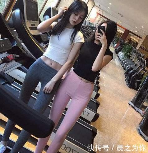 时尚 紧身打底裤美女,随时都能绽放魅力,显现出美女的温柔