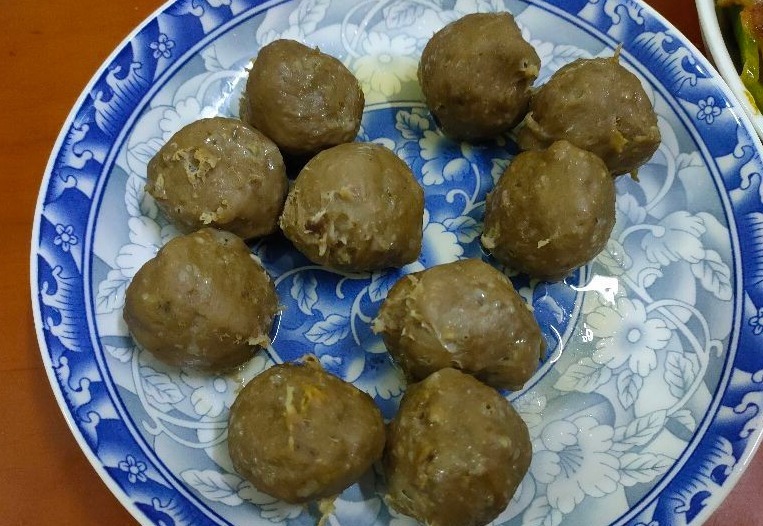 肉馅|准岳父岳母来家，女友嫌做菜太抠门，菜上桌她却默默不吭声！