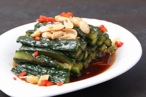 腌黄瓜|腌黄瓜,切忌直接用盐杀水,多加1步骤,咸香入味,吃起来嘎嘣脆