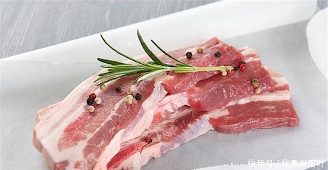 怎样快速解冻猪肉不煮也不烫,5分钟解冻,肉质还鲜嫩,快试试