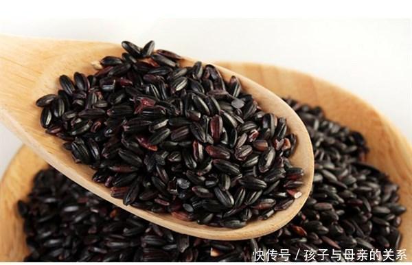 黑发|核桃和它一起煮,失眠好了,肾也好了,无论男女常食,白发变黑发