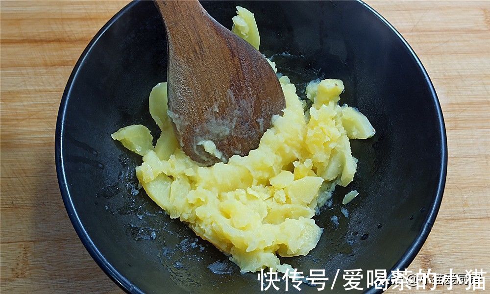土豆这样做孩子可以吃掉一大盘，外酥里糯特别美味，好吃又简单