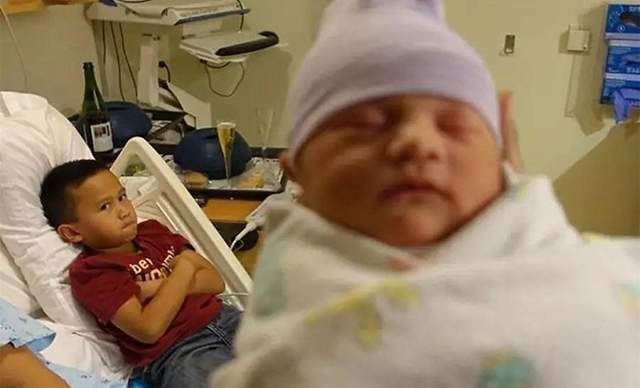 幼儿园|小班妹妹上幼儿园大哭，大班哥哥听后迅速来哄，兄妹情深让人感动