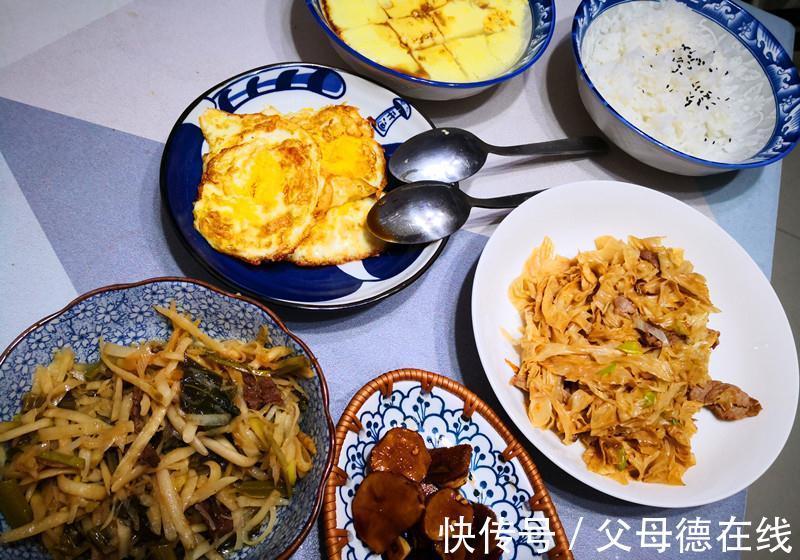 公公来家里住，媳妇做的早餐，在朋友圈火了，网友：太寒酸，抠门