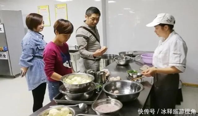 伙食|幼儿园老师炫耀伙食好，拍照发家长群，家长看出端倪引发全园惊慌