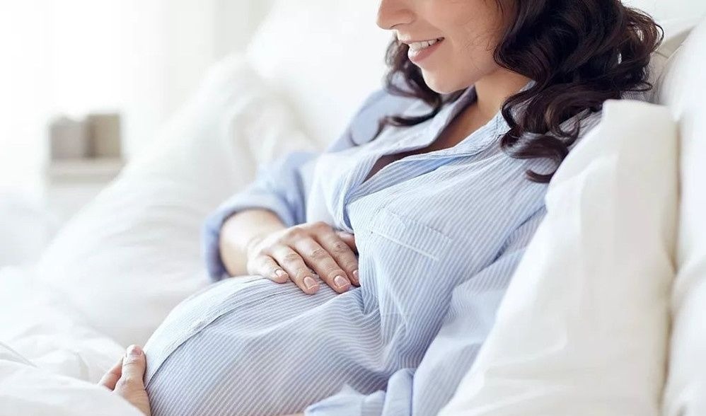 孕妈|孕妇睡觉姿势有说道，以下三种睡姿对胎儿、孕妈有影响，记得少用