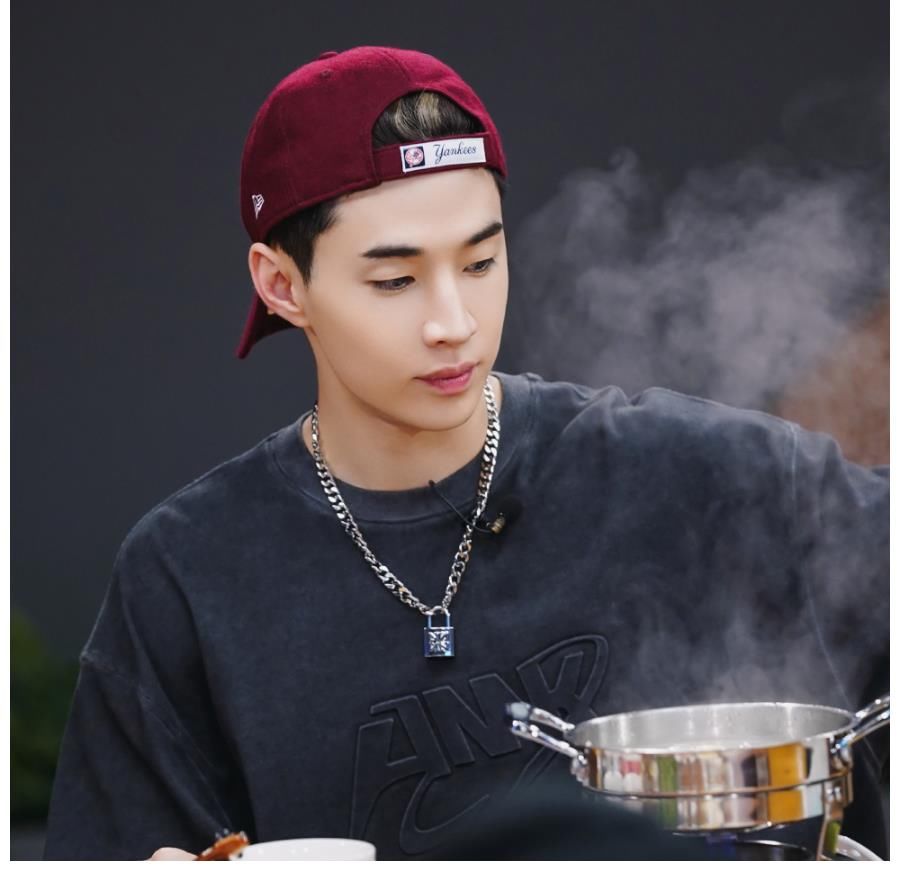 张艺兴|《街舞4》韩庚、刘宪华战队输太惨，网友质疑节目组偏袒王一博