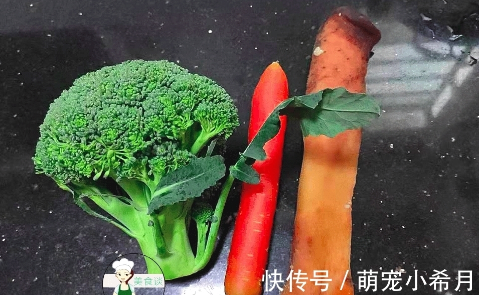 西兰花和此是绝配，简单炒就很香，隔三差五给孩子做，一盘不够吃