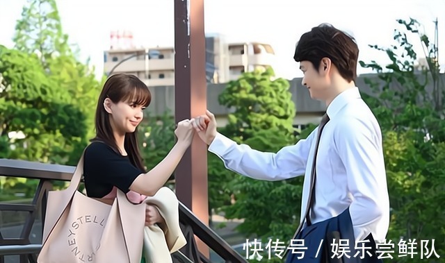 |搞笑外国人:吃货为了把彩虹糖带入教室偷吃,都用了什么办法