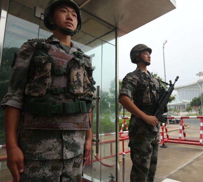 执勤|士兵执勤时，如果对不上口令，会开枪射击吗老兵也许能给你答案