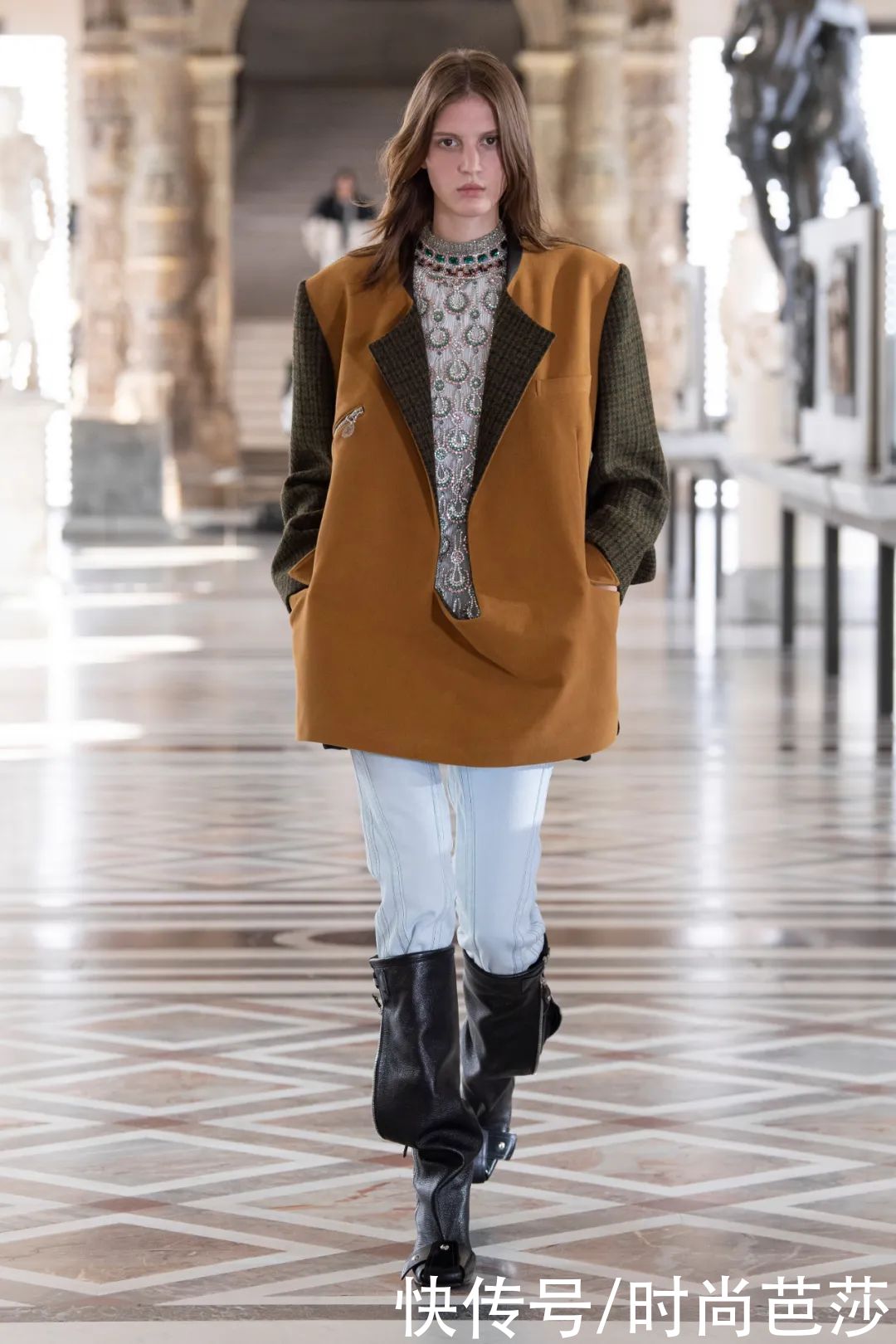 卢浮宫周边？不，这是Louis Vuitton新包