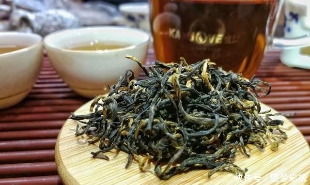 大赤甘|金骏眉属于“红茶中的贵族”, 它的颜色越金越好吗?