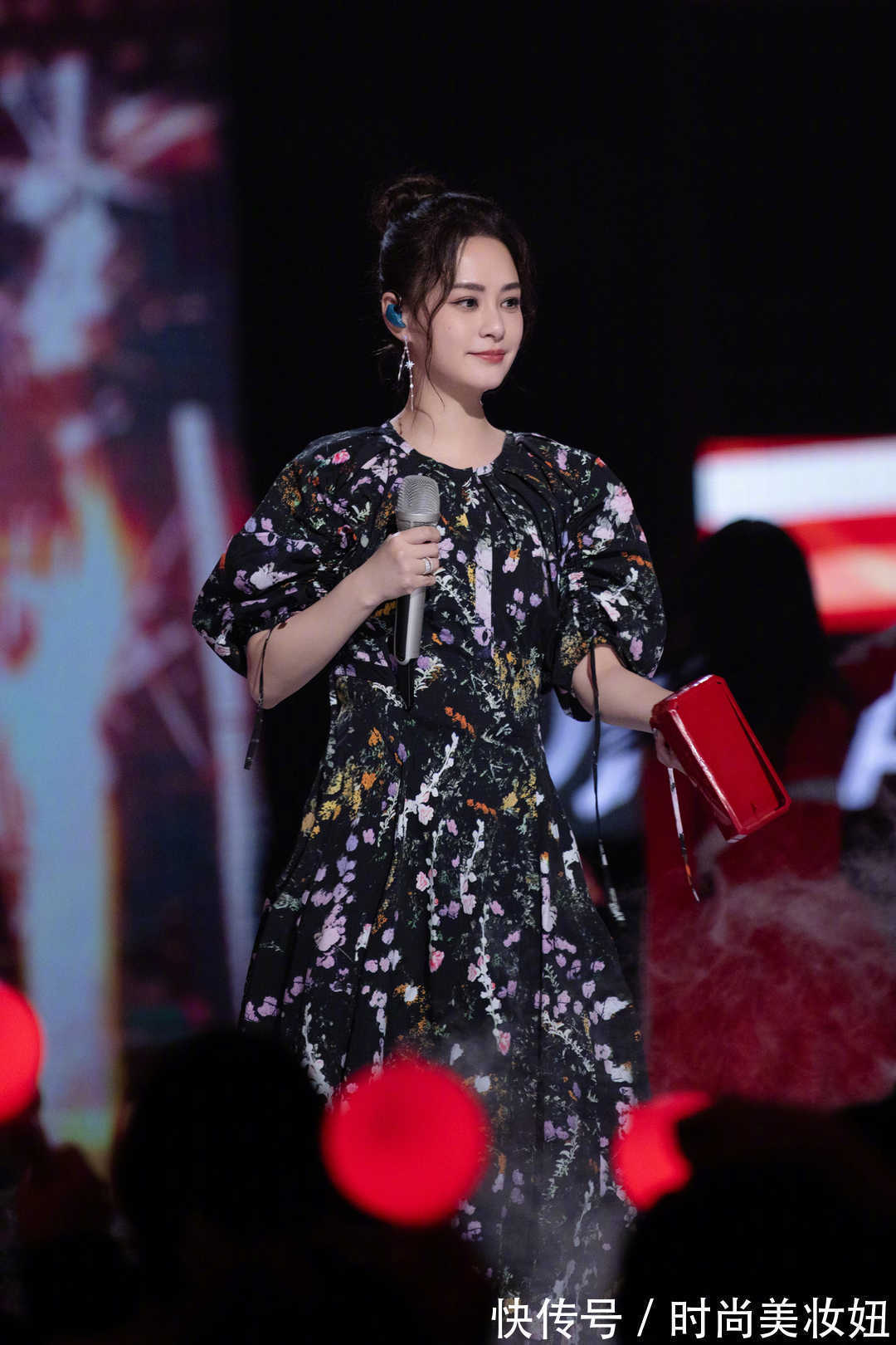 优雅 阿娇瘦下来太惊艳了,穿碎花连衣裙优雅大气,骨相美太迷人