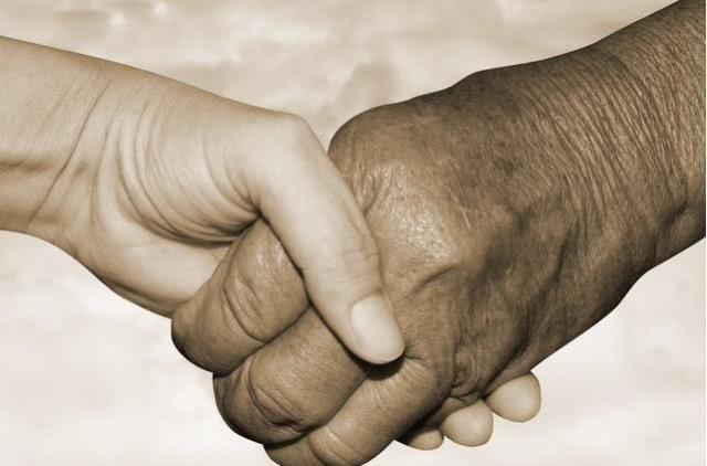 孩子|不被子女孝顺的老人,大多在年轻时犯了错,真的怨不了别人