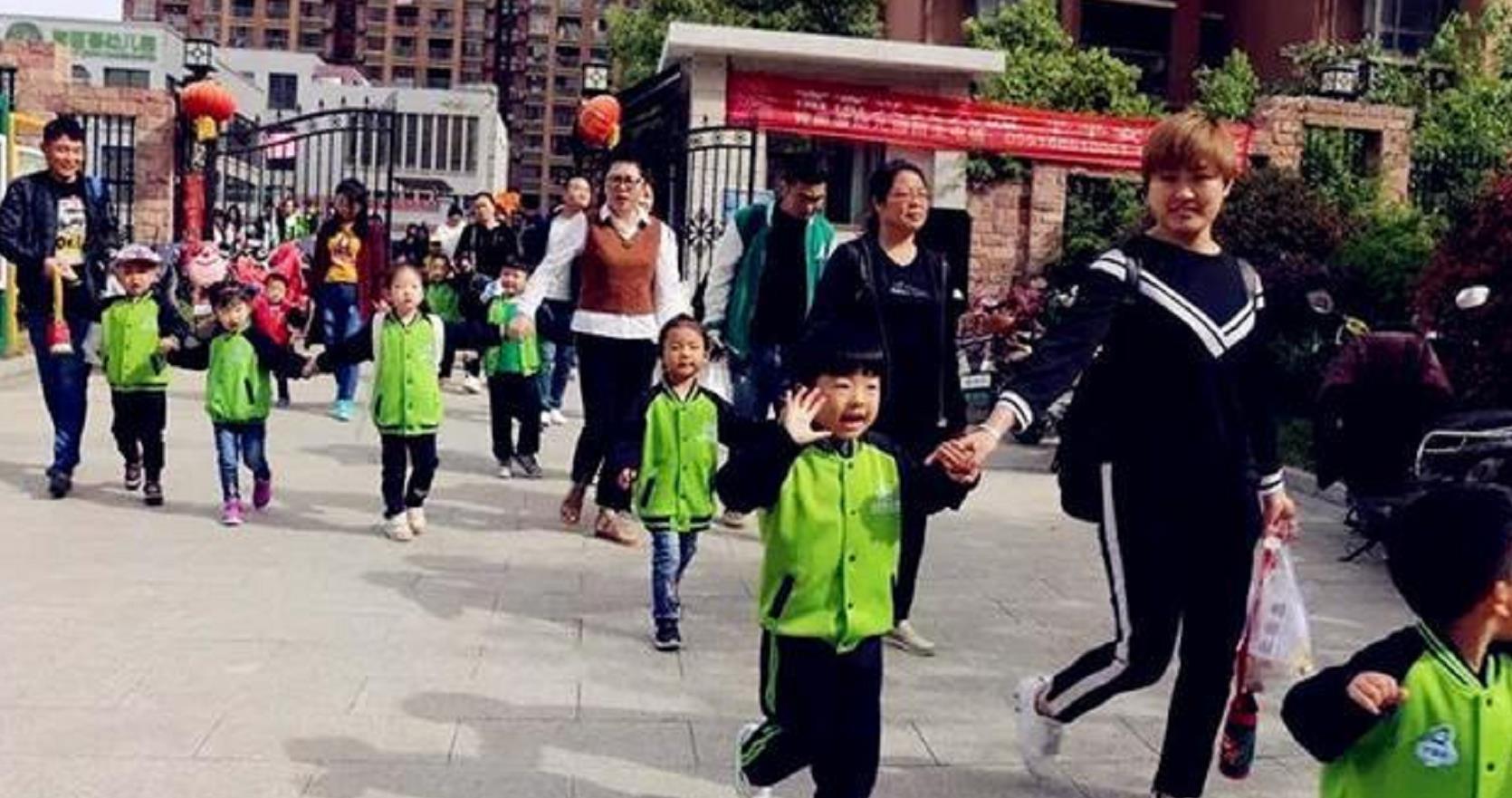 家长|幼儿园“天价”缴费单火了,家长看得头晕目眩,网友:真避孕