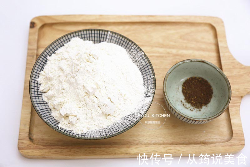 烙饼干硬那是方法不对,试试这种,用凉水和面,照样软软的