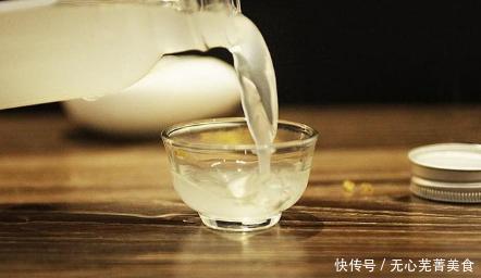 米酒|天冷发面不要只会用酵母，再加2样，15分钟发满盆，暄软又好吃