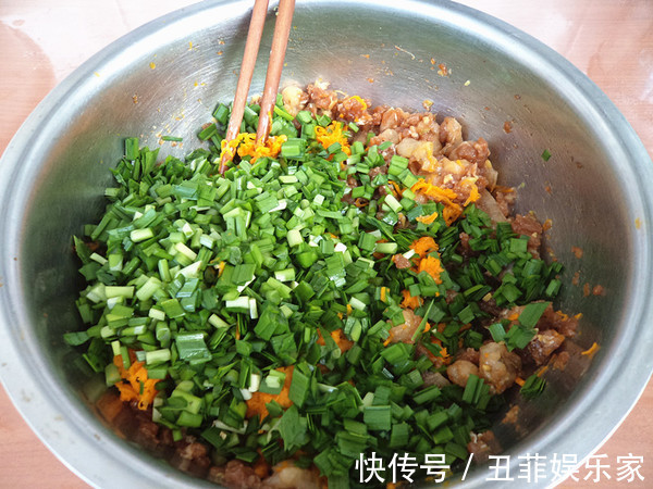 调饺子馅有诀窍，饺子店厨娘透漏这种调料必不可少，涨知识了