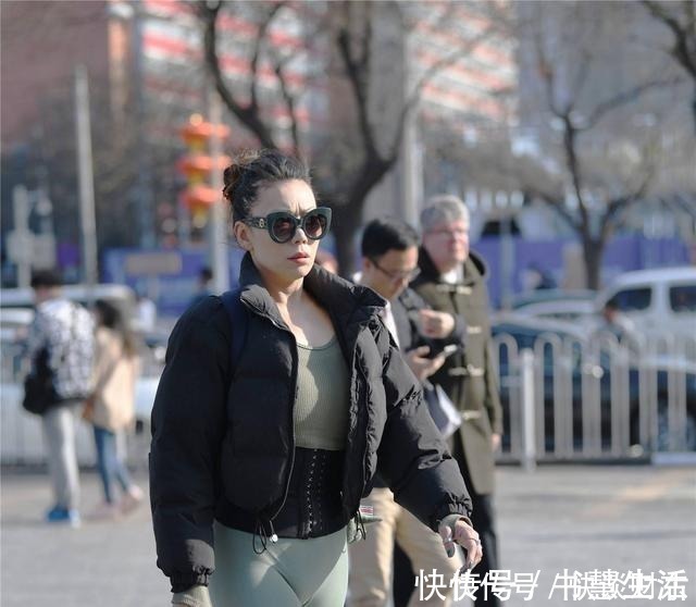 姑娘|喜欢健身的姑娘,早春时节,你也可以这样搭配出门