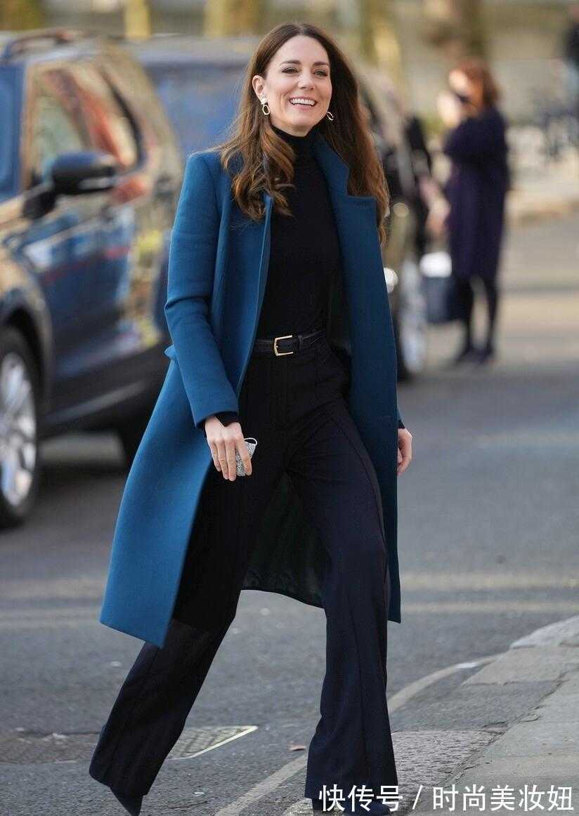深蓝色 凯特王妃真是气质穿搭模板,蓝色大衣配高领毛衣,简约高级