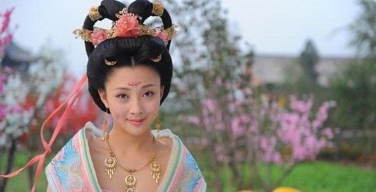 宠妃|为了宠妃，他废掉皇后，杀害儿子，最后他晚年被儿媳妇欺负