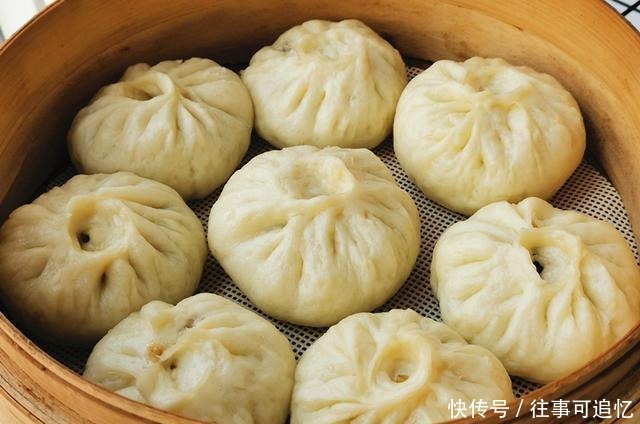 豆角别再炒着吃了,加些粉条蒸成大包子,全家都爱吃,太香了!