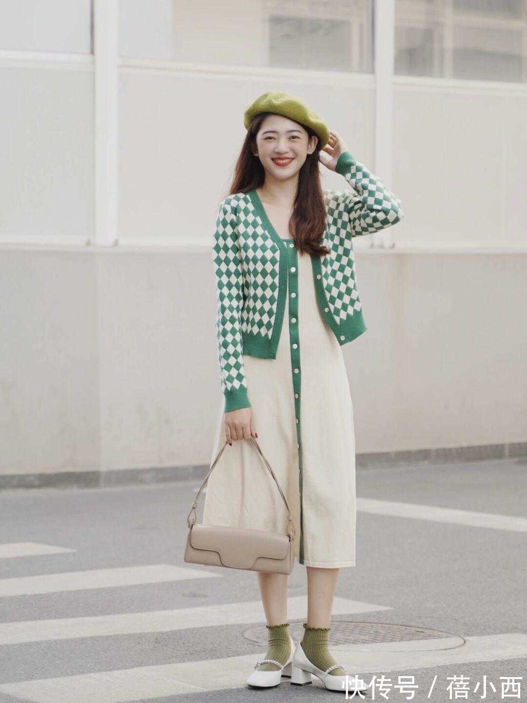 贝雷帽 初春别只知道穿卫衣,试试针织衫+半身裙的搭配,轻松美出新高度