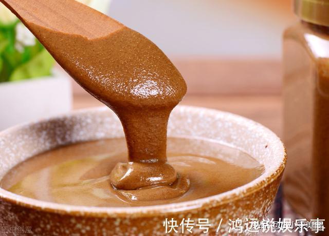 搅拌均匀|调芝麻酱时,千万别只加水调,大厨教你一招,口感香浓顺滑,真香
