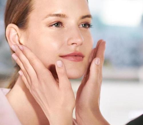 护肤|皮肤好的女生,通常都会有下面这些习惯,怪不得看起来很年轻惹眼