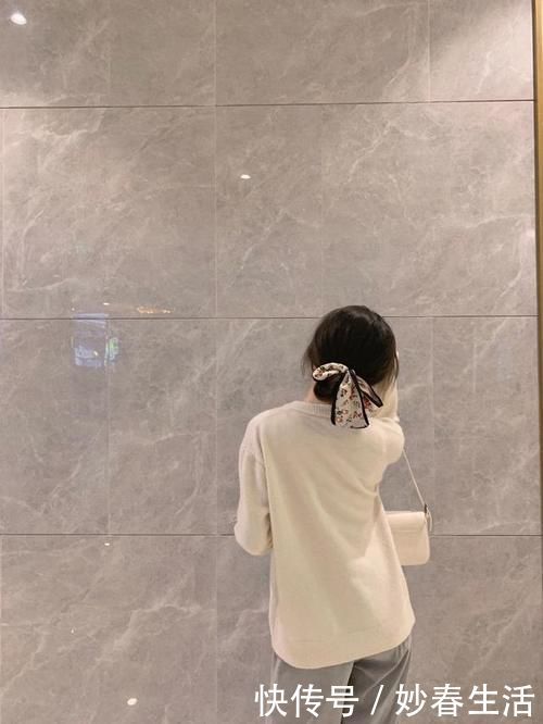 女人再懒,过年也少剪短发,这4款“丝巾长发”,时髦知性显脸小