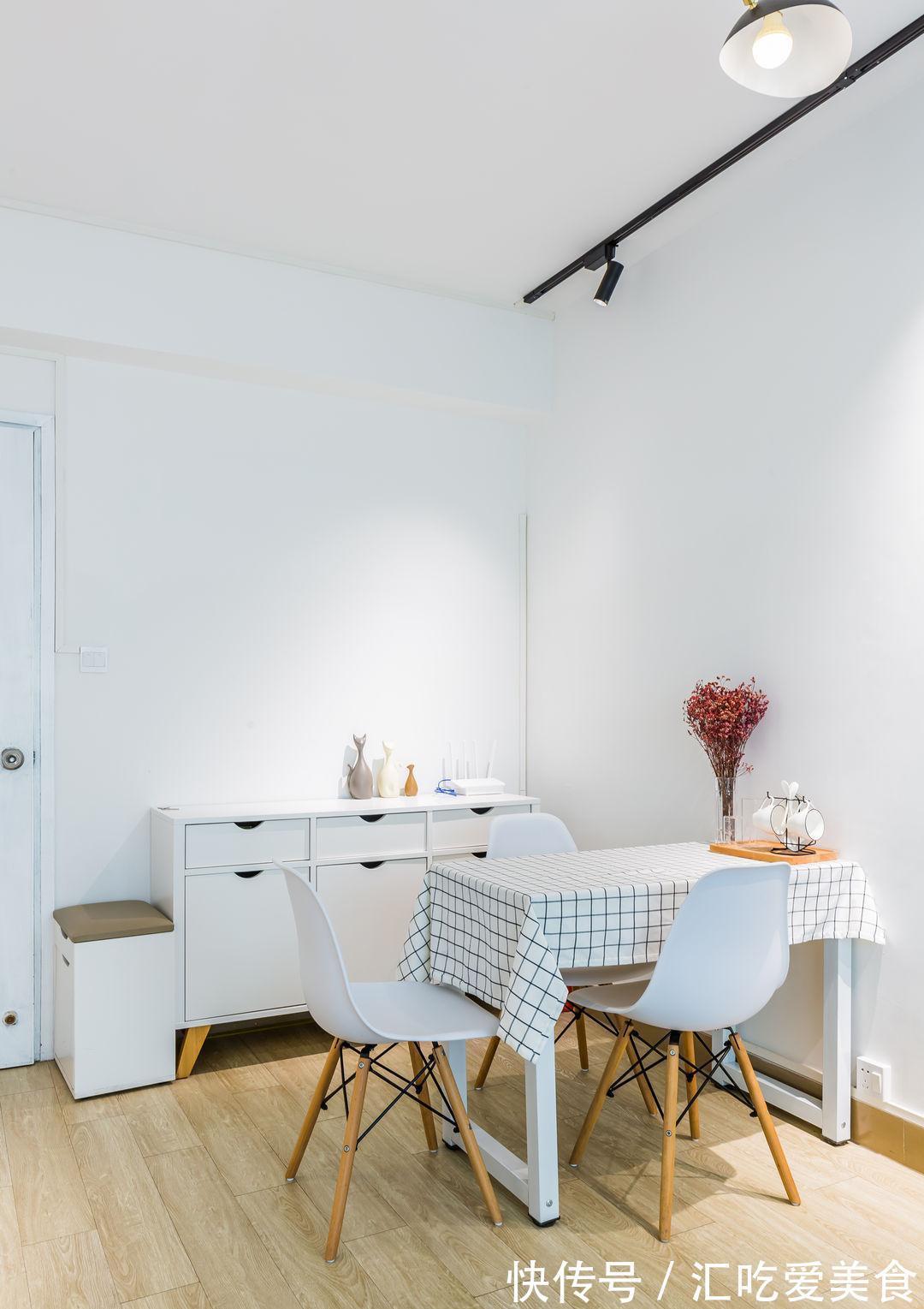 簡約風|他的簡約風一居,清新通透又寬敞,廚房規劃在陽臺里,小巧又實用