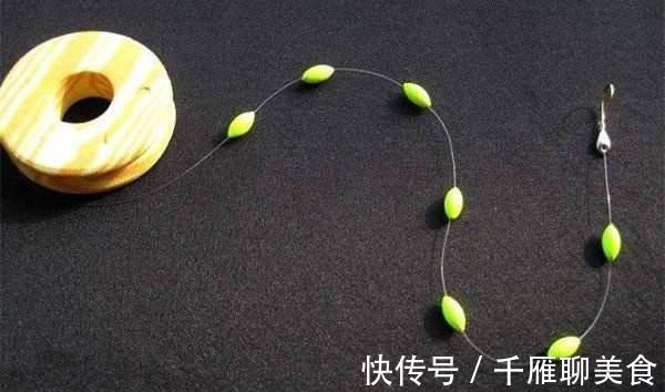 冬季|冬季钓草窝、钓冰孔，试试长竿短线空钩逗钓，不用饵也能上鲫鱼