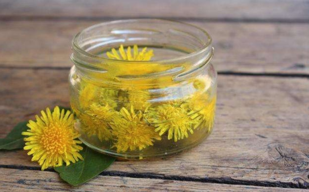 聪明的女人不用面膜，洗脸的时候用一物，色斑、皱纹通通祛除！