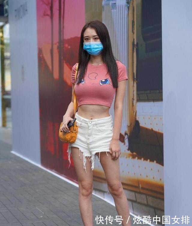 短裤要配短T恤，显身材，洋气！