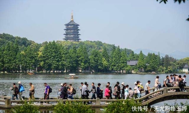 岳飞墓前跪着的铁人,最开始有几个,总共铸造过几次?