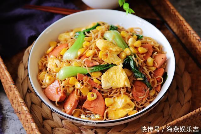 把方便面|好吃到哭的方便面做法,口感丰富营养足,做上一锅都不够吃