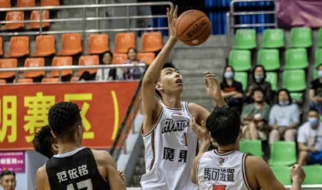 小巨人|长人林立！中国男篮涌现出5名2米25小巨人，谁能挑起国家队大梁？