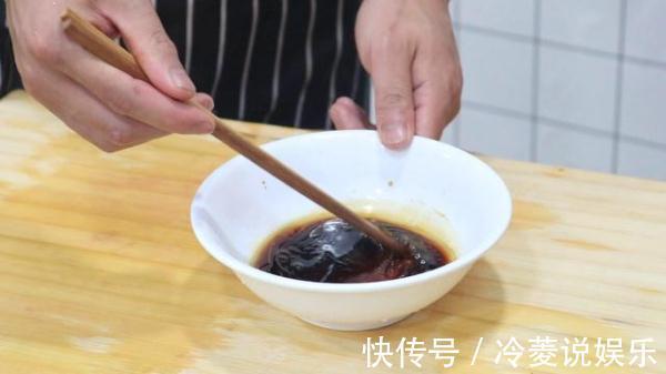 厨师长|饭店的凉拌紫甘蓝为啥好吃,看了厨师长的操作,自己做零失败