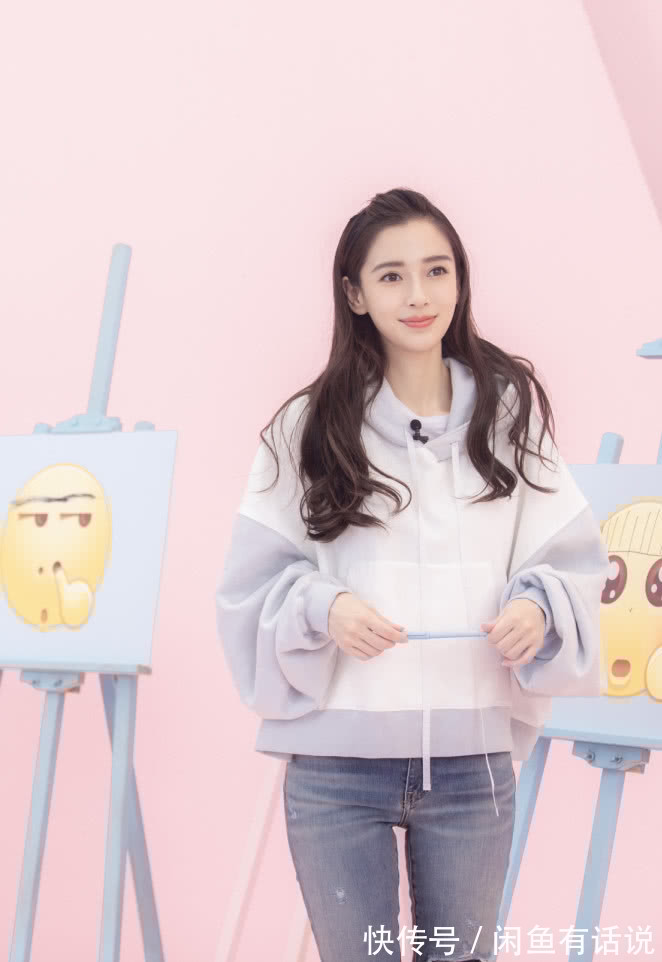 机场 baby走机场不低调,从头到脚都是大牌,还拎20万包一看就是富婆