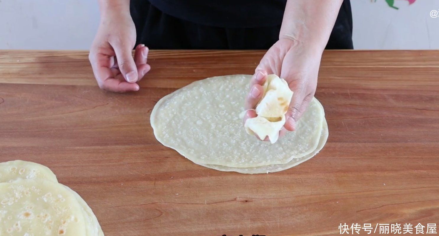 学会这个和面配方：做出家常饼，口袋饼，春饼，个个柔软好吃