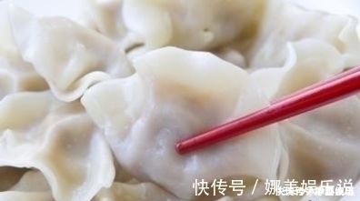 放在冰箱|生饺子切记不要直接放冰箱!大厨教你一个“妙招”,不开裂不粘连