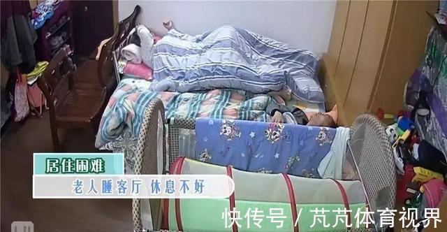 客厅|7口人挤43平小窝,老人睡客厅,爆改变9房,网友:卫生间头次见