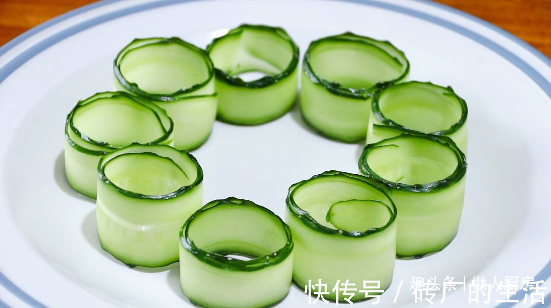 给年夜饭加道凉拌菜，爽脆可口，这样简单摆盘，看着更有食欲了