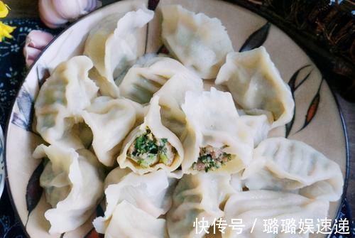 冬天，我家隔两天吃一次皇帝菜，入馅包饺子太香了，养心还安神