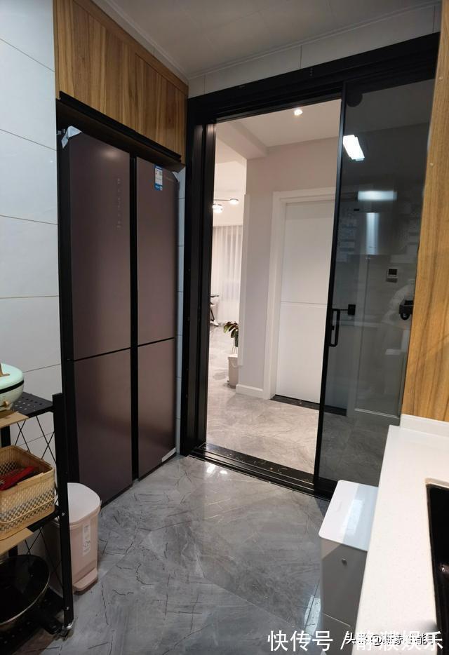 床头|越来越流行不做电视墙，学她家装修，入住三个月生活幸福美满